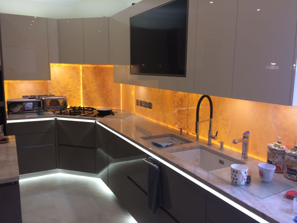 Taj Mahal Worktop & Onyx Splashback